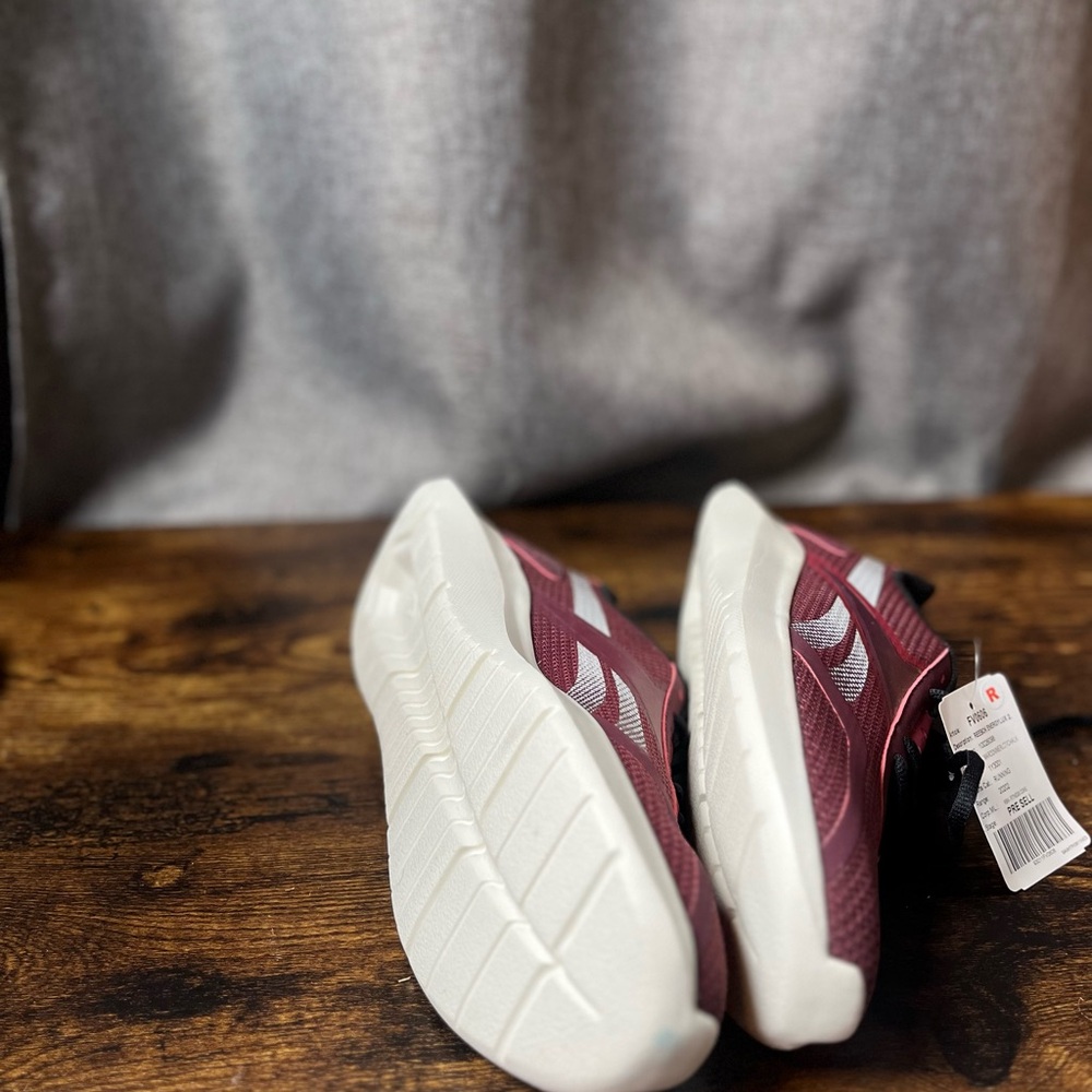 Size 9 - Reebok EnergyLux Red - Picture 9 of 9